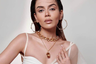 Komal Pandey’s Boldest and Hottest Outfits That Turned Heads