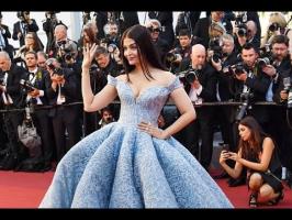 Aishwarya paired her heavenly look with dark-hued lips and kept the rest of her make-up minimal with absolutely no accessories.While posing on the red carpet...