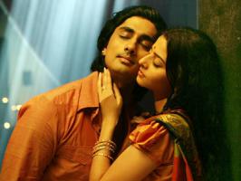 Siddharth, Vedhika, Pruthviraj and Nasser starring Kaaviya Thalaivan is gearing up for the audio release in June.
Though the exact release dates are yet to be finalized, makers are likely to release Kaaviyathalaivan music in June and movie is slated for the grand release sometime in July. AR Rahman