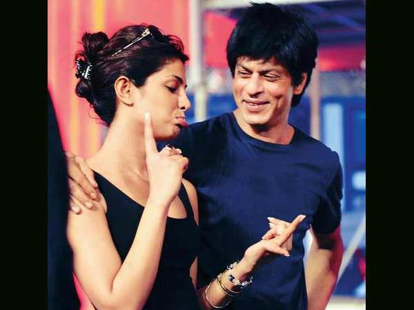Rare-Unseen pictures of Shahrukh Khan\'s candid moments - Oneindia Entertainment